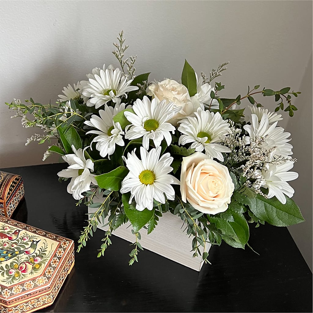 Fresh Linen Box Bouquet – BUZ N' BEE FLORIST GIFT & NURSERY, Clinton LA