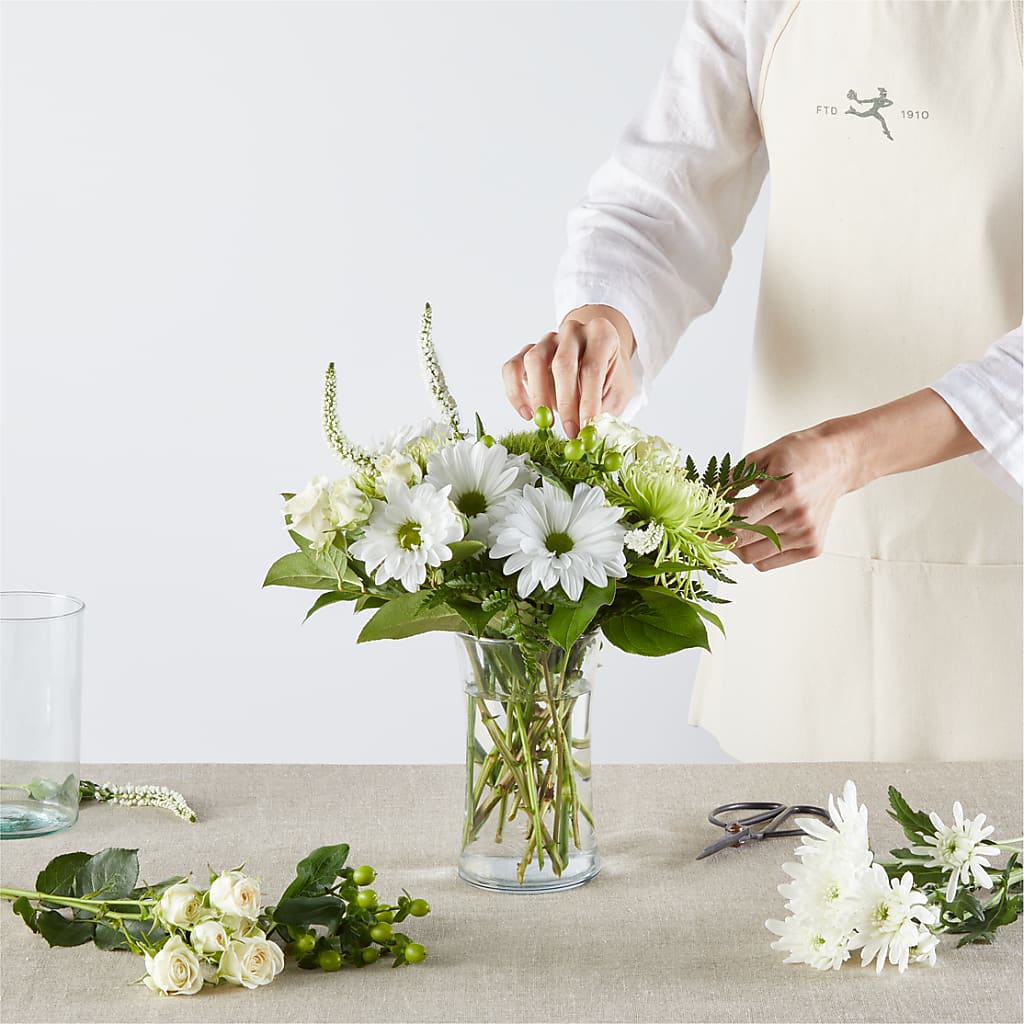 Irish Garden - A Florist Original – BUZ N' BEE FLORIST GIFT & NURSERY, Clinton LA