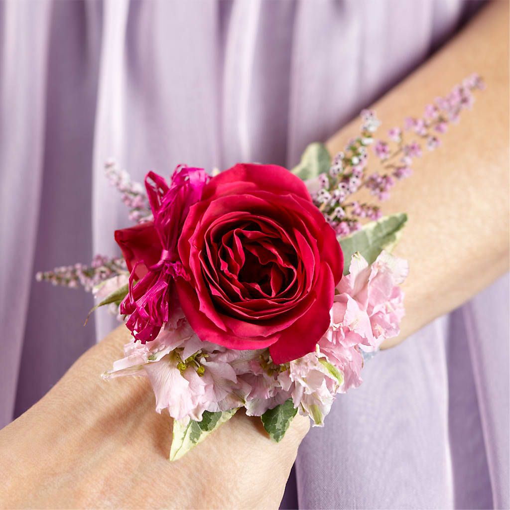 Rose Charm Corsage – BUZ N' BEE FLORIST GIFT & NURSERY, Clinton LA