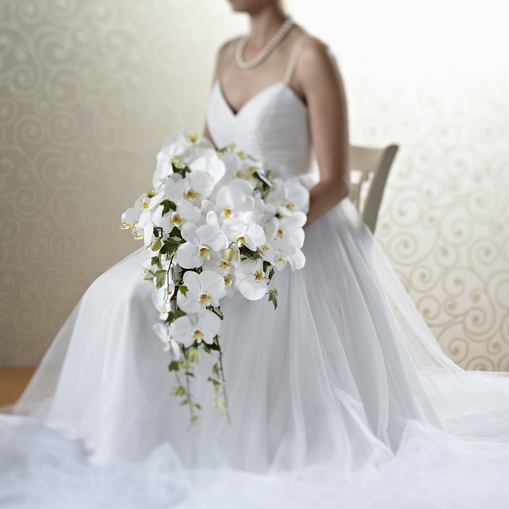 Classic White Bouquet – BUZ N' BEE FLORIST GIFT & NURSERY, Clinton LA