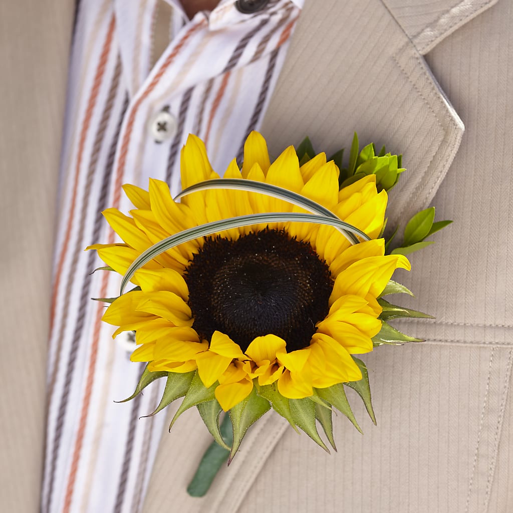 Free Spirit Boutonniere – BUZ N' BEE FLORIST GIFT & NURSERY, Clinton LA