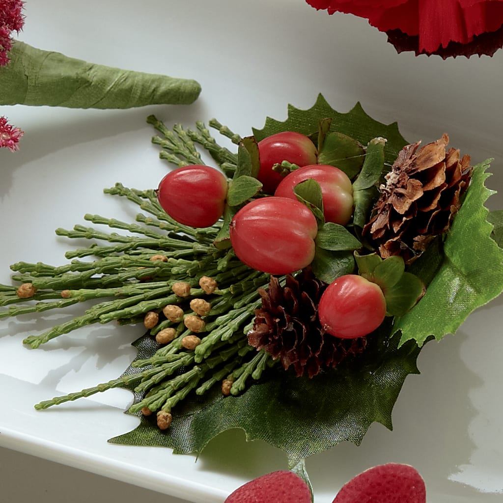 Red Berry Boutonniere – BUZ N' BEE FLORIST GIFT & NURSERY, Clinton LA