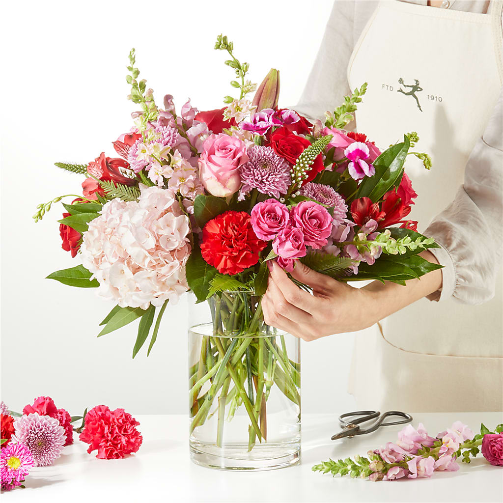 Swooning Over You - A Luxury Florist Original – BUZ N' BEE FLORIST GIFT & NURSERY, Clinton LA