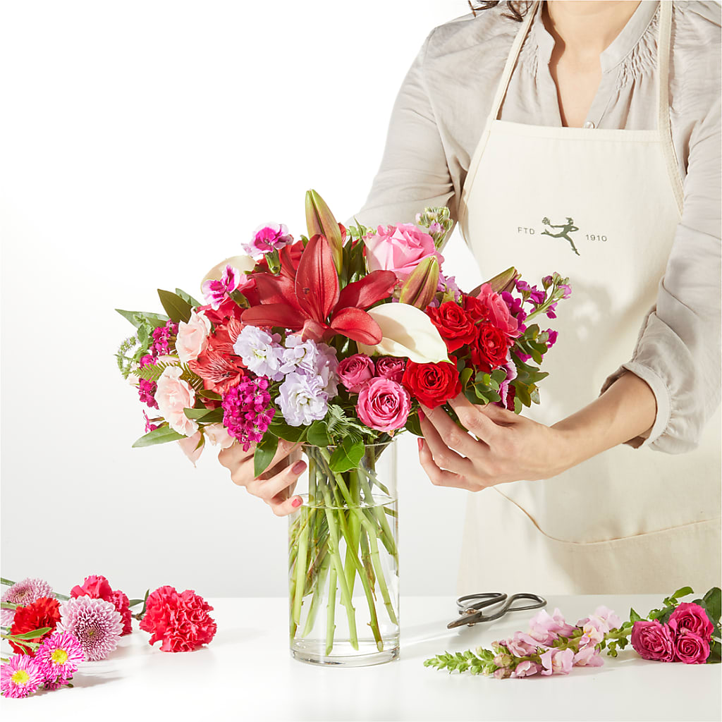 Swooning Over You - A Luxury Florist Original – BUZ N' BEE FLORIST GIFT & NURSERY, Clinton LA