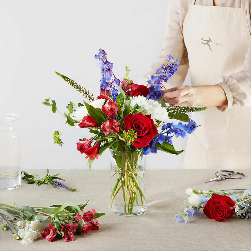 Star Spangled - A Florist Original – BUZ N' BEE FLORIST GIFT & NURSERY, Clinton LA