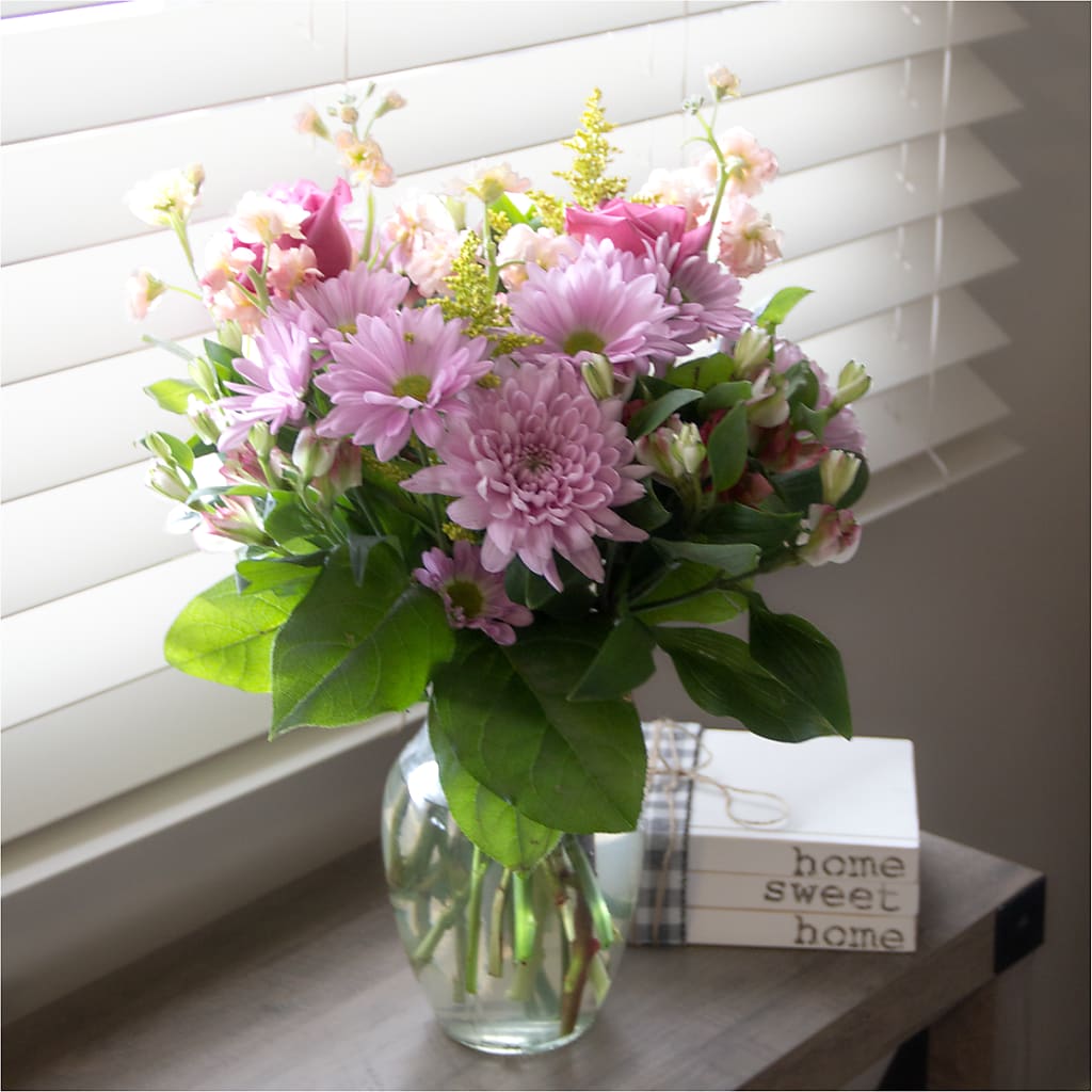 Pastel Tradition - A Florist Original – BUZ N' BEE FLORIST GIFT & NURSERY, Clinton LA