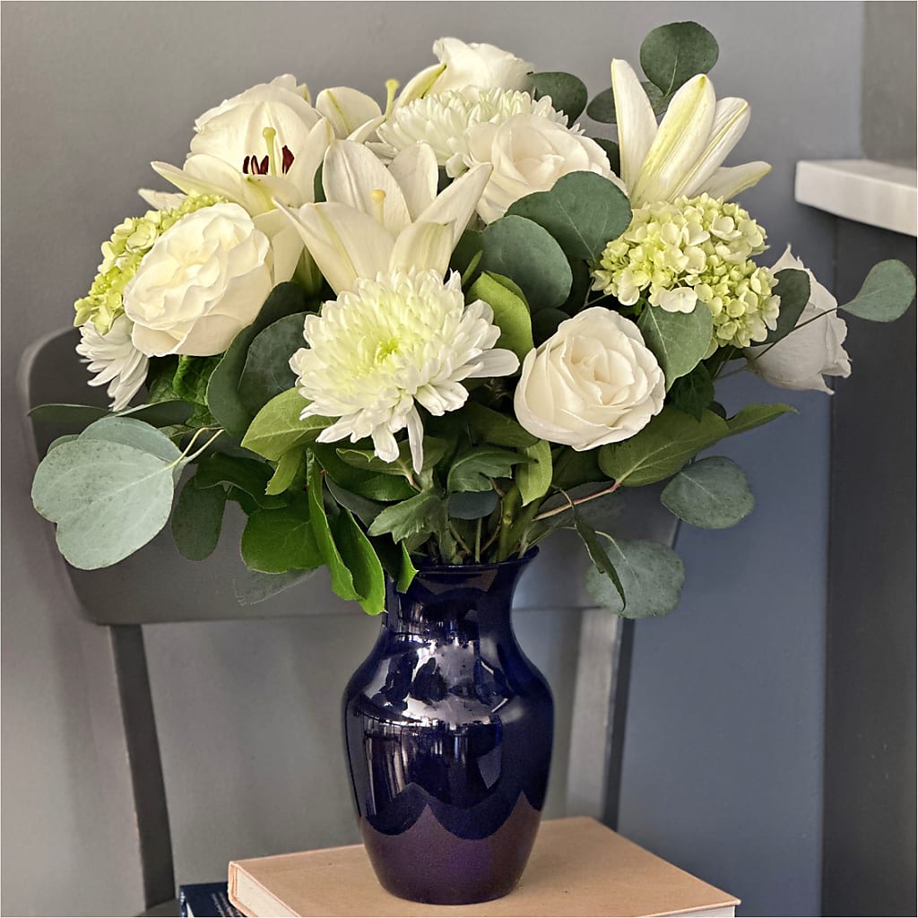 Snowy Dreams Bouquet – BUZ N' BEE FLORIST GIFT & NURSERY, Clinton LA