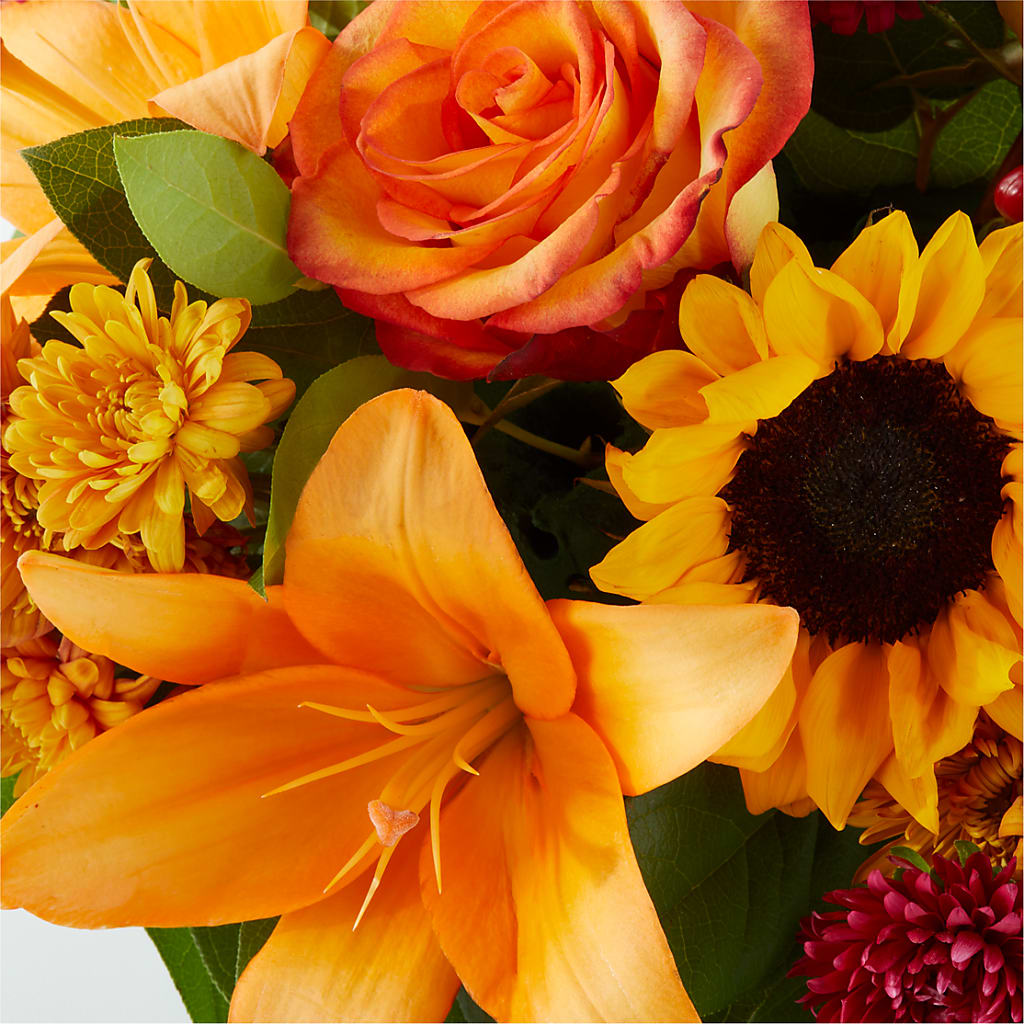 Grateful Centerpiece – BUZ N' BEE FLORIST GIFT & NURSERY, Clinton LA